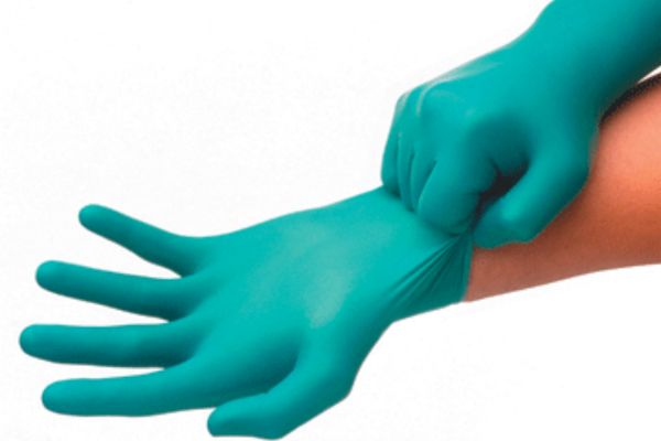Găng tay cao su còn được sử dụng trong nhiều lĩnh vực